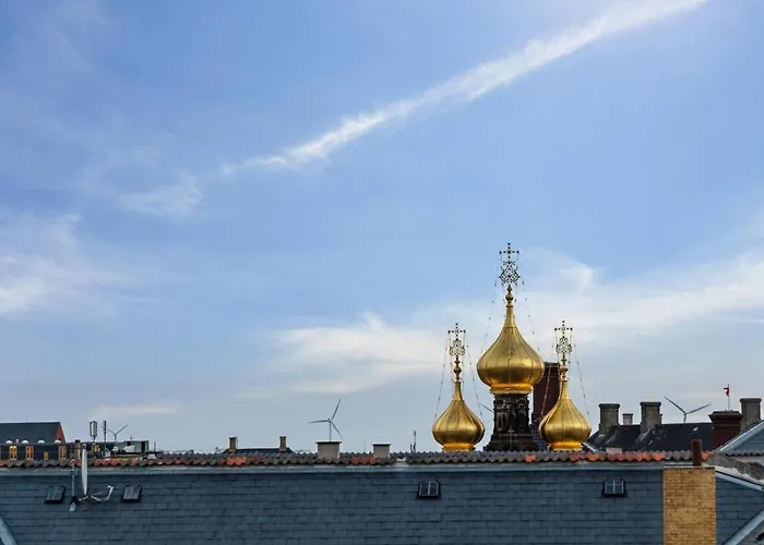 Peaceful Courtyard - Royal Palace & Marble Church *