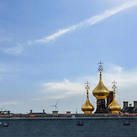 Peaceful Courtyard - Royal Palace & Marble Church *